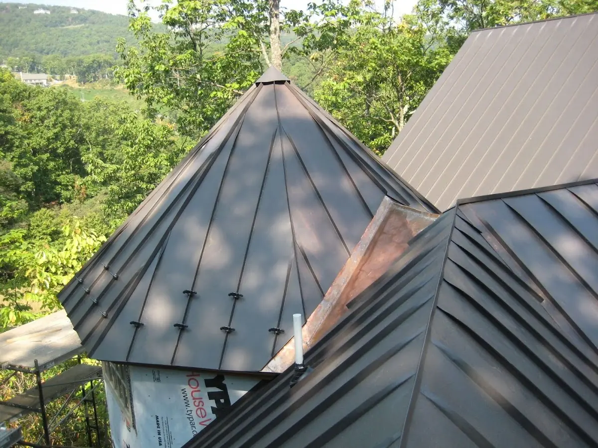 Professional Shingle Replacement & Repair by Craftsman Roofing in Sherwood Forest